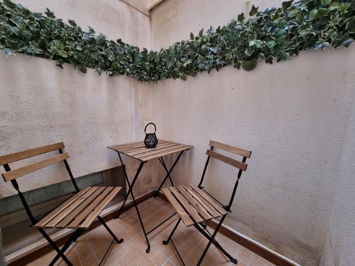 Sea & Wave Maria Boutique Apartment Malaga Luaran gambar